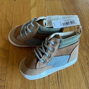 Gap infant high top shoes size 4